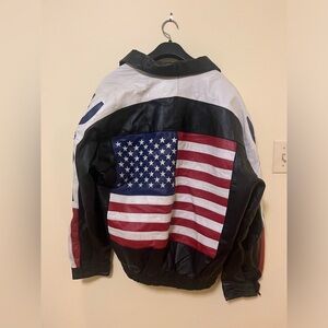 USA American flag vintage leather bomber jacket. Size large.